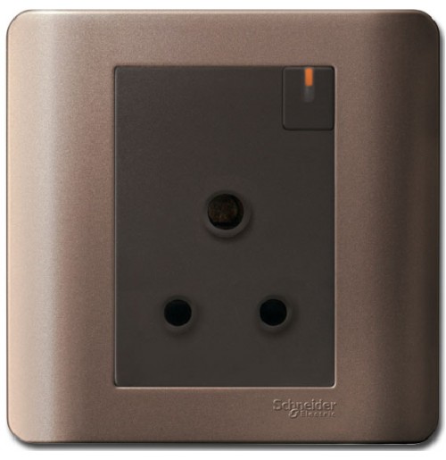 Clipsal Zencelo Series E8415/15 15 Amp 3 Round Pin Switch Socket
